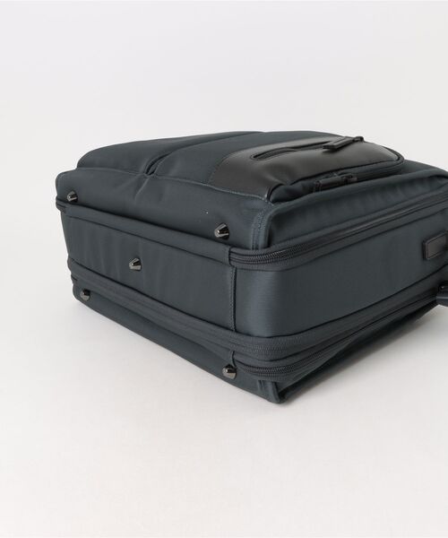ZERO HALLIBURTON(ゼロハリバートン)の「ZEST2 Brief Case M B4 14インチPC EXP 81337(ビジネスバッグ・メンズ・ブラック/ブルーグレー・FREE)」の4枚目の写真
