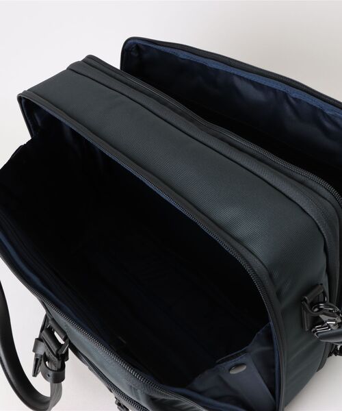 ZERO HALLIBURTON(ゼロハリバートン)の「ZEST2 Brief Case M B4 14インチPC EXP 81337(ビジネスバッグ・メンズ・ブラック/ブルーグレー・FREE)」の5枚目の写真