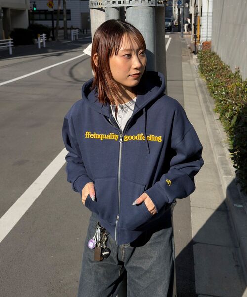 FFEIN(フェイン)の「【FFEIN(フェイン)】センター3D刺繍立体フードショート丈ZIPパーカー / レディース パーカー 裏起毛 ヘビーウエイト フーディ ダブルジップ 【短丈】(パーカー・レディース・アッシュグレー/ブラック/ネイビー・FREE)」の13枚目の写真