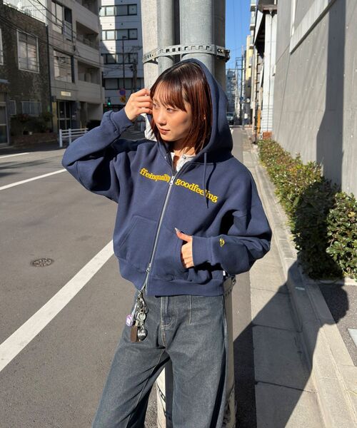 FFEIN(フェイン)の「【FFEIN(フェイン)】センター3D刺繍立体フードショート丈ZIPパーカー / レディース パーカー 裏起毛 ヘビーウエイト フーディ ダブルジップ 【短丈】(パーカー・レディース・アッシュグレー/ブラック/ネイビー・FREE)」の14枚目の写真