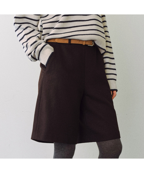 URAGO(ユラーゴ)の「Wool bermuda pants(その他パンツ・レディース・ブラウン/ライトグレー・SMALL/MEDIUM)」の1枚目の写真