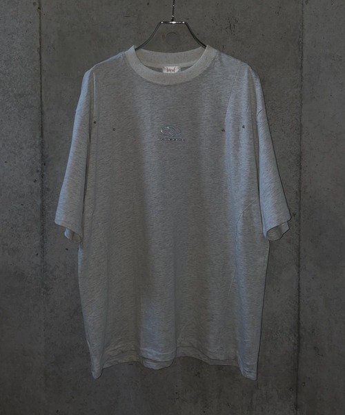 lilful(リルフル)の「【26年春夏新作】リベットデザインTシャツ(Tシャツ/カットソー・メンズ・ブラック/グレー・M/L)」の6枚目の写真