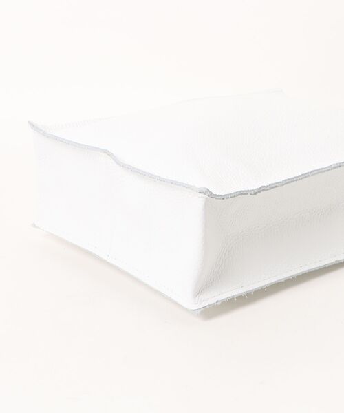 andrea cardone(アンドレアカルドネ)の「【ANDREA CARDONE】縦型デイリートート(Q66600)(トートバッグ・レディース・シルバー/ゴールド/ホワイト・ALL)」の5枚目の写真