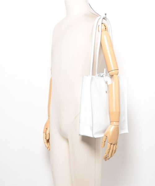 andrea cardone(アンドレアカルドネ)の「【ANDREA CARDONE】縦型デイリートート(Q66600)(トートバッグ・レディース・シルバー/ゴールド/ホワイト・ALL)」の9枚目の写真