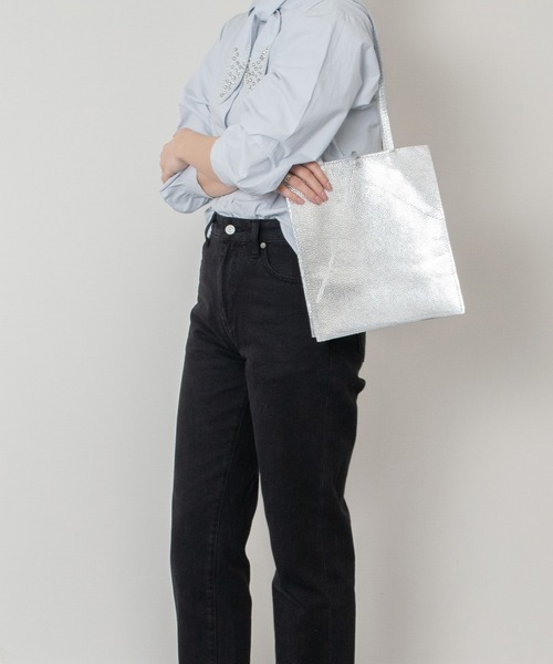 andrea cardone（アンドレアカルドネ）の「【ANDREA CARDONE】縦型デイリートート(Q66600)（トートバッグ・レディース・シルバー/ゴールド/ホワイト・ALL）」の10枚目の写真