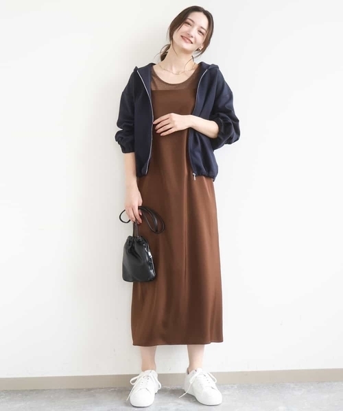MK MICHEL KLEIN（エムケーミッシェルクラン）の「[洗える]サテンキャミワンピース（ワンピース・レディース・ブラウン/ベージュ・38）」の2枚目の写真
