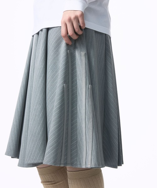 Nora Lily elle（ノラリリーエル）の「【Nora Lily】「elle」Pin Stripe Half Switching Pleated Skirt（スカート・レディース・ダークグレー/グレー・FREE）」の4枚目の写真