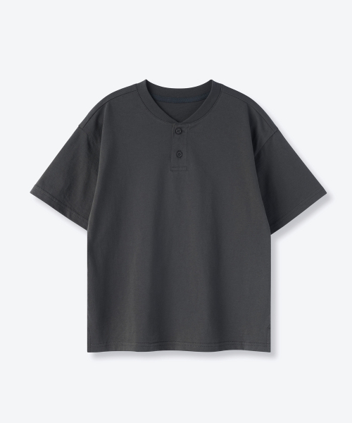 MUSINSA STANDARD KIDS（ムシンサスタンダードキッズ）の「オーバーサイズヘンリーネックTシャツ[ダークグレー]（Tシャツ/カットソー・レディース・その他・100/110/120/130/140/150/160）」の2枚目の写真