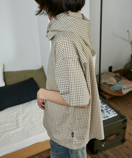 PUBLUX（パブリュクス）の「PUBLUX/パブリュクス LOVE POP STUDIO　スカーフ付きハーフスリーブシャツ　限定展開（シャツ/ブラウス・メンズ・サックスブルー/ベージュ/ブルー・LARGE/MEDIUM/SMALL）」の17枚目の写真