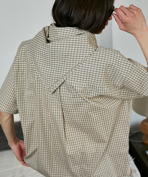 PUBLUX（パブリュクス）の「PUBLUX/パブリュクス LOVE POP STUDIO　スカーフ付きハーフスリーブシャツ　限定展開（シャツ/ブラウス・メンズ・サックスブルー/ベージュ/ブルー・LARGE/MEDIUM/SMALL）」の18枚目の写真