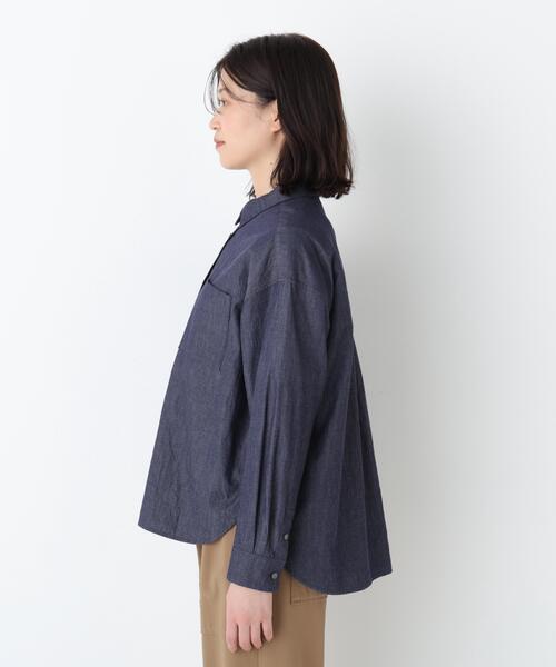 human woman(ヒューマンウーマン)の「◆【定番/ウォッシャブル】ライトオンデニムシャツ(シャツ/ブラウス・レディース・ネイビー・MEDIUM)」の17枚目の写真
