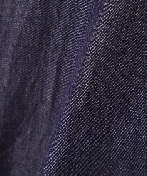 human woman（ヒューマンウーマン）の「◆ライトオンデニムシャツ（シャツ/ブラウス・レディース・ネイビー・MEDIUM）」の2枚目の写真