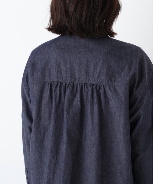 human woman（ヒューマンウーマン）の「◆ライトオンデニムシャツ（シャツ/ブラウス・レディース・ネイビー・MEDIUM）」の9枚目の写真