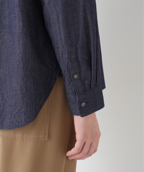 human woman（ヒューマンウーマン）の「◆ライトオンデニムシャツ（シャツ/ブラウス・レディース・ネイビー・MEDIUM）」の10枚目の写真