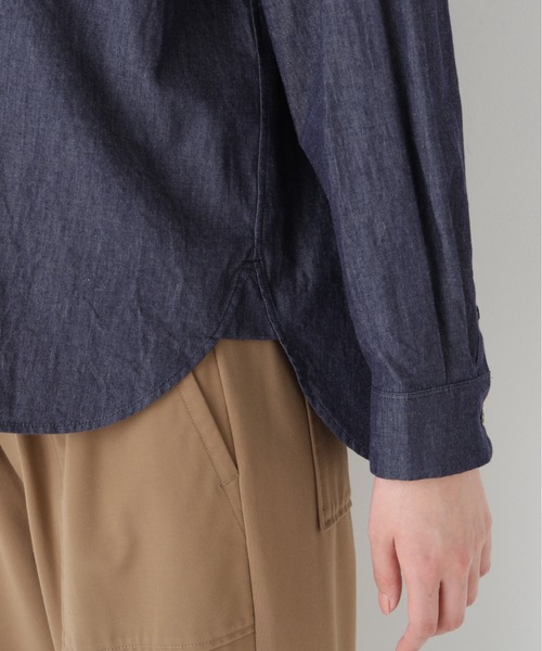 human woman（ヒューマンウーマン）の「◆ライトオンデニムシャツ（シャツ/ブラウス・レディース・ネイビー・MEDIUM）」の12枚目の写真