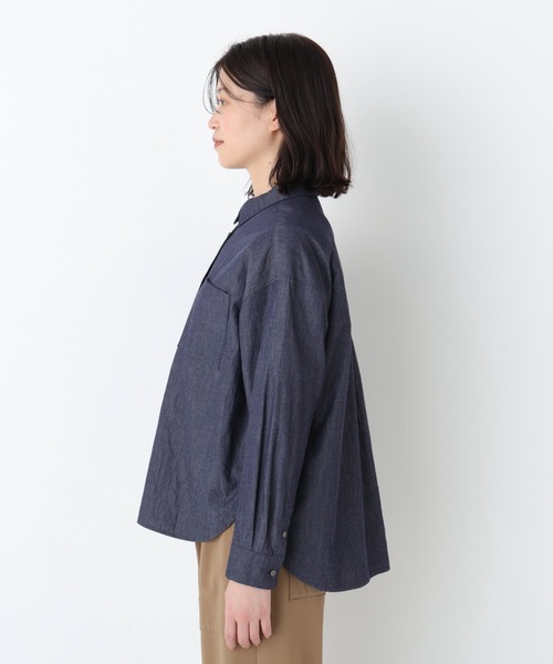 human woman（ヒューマンウーマン）の「◆ライトオンデニムシャツ（シャツ/ブラウス・レディース・ネイビー・MEDIUM）」の3枚目の写真