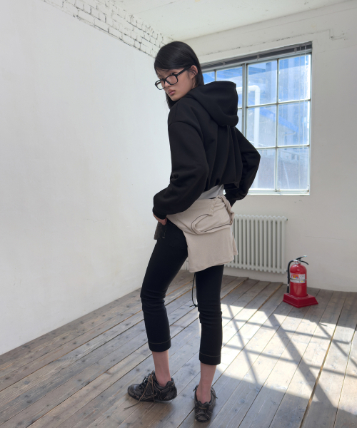 PORTERNA(ポルテナ)の「TUCK BALLOON SWEAT HOODIE-BLACK(パーカー・レディース・その他・SMALL)」の5枚目の写真