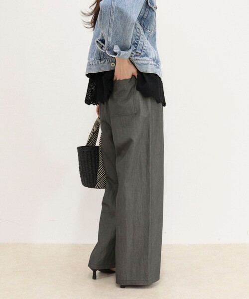 fredy emue（フレディエミュ）の「【低身長サイズ34有り】ライトシャンブレーデニムイージーパンツ（その他パンツ・レディース・ネイビー・34）」の7枚目の写真