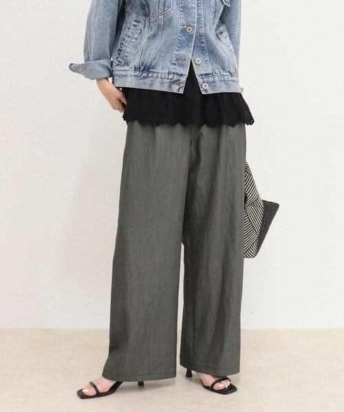 fredy emue（フレディエミュ）の「【低身長サイズ34有り】ライトシャンブレーデニムイージーパンツ（その他パンツ・レディース・ネイビー・34）」の8枚目の写真