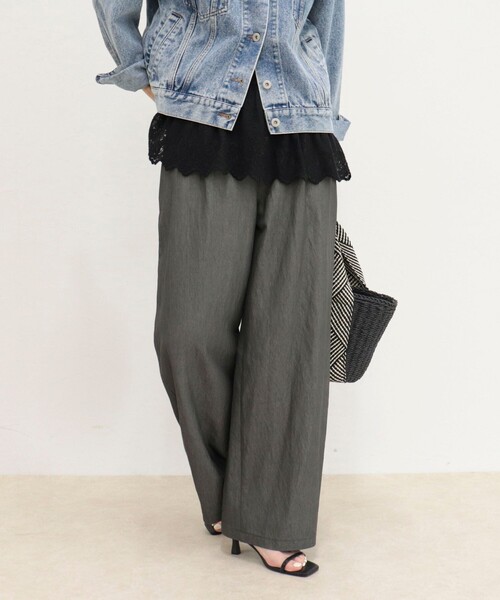 fredy emue（フレディエミュ）の「【低身長サイズ34有り】ライトシャンブレーデニムイージーパンツ（その他パンツ・レディース・ネイビー・34）」の9枚目の写真