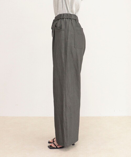 fredy emue（フレディエミュ）の「【低身長サイズ34有り】ライトシャンブレーデニムイージーパンツ（その他パンツ・レディース・ネイビー・34）」の14枚目の写真