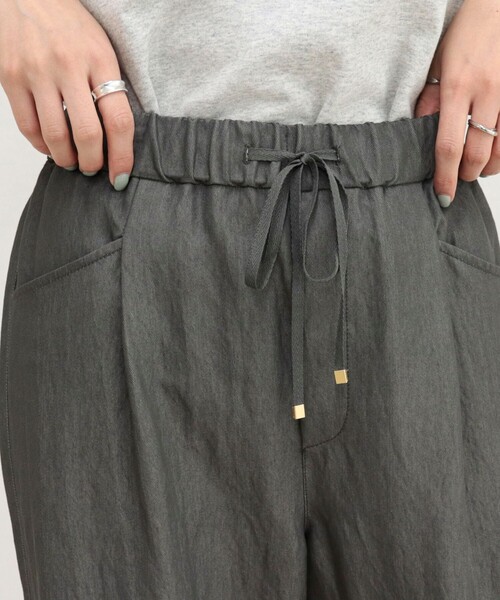 fredy emue（フレディエミュ）の「【低身長サイズ34有り】ライトシャンブレーデニムイージーパンツ（その他パンツ・レディース・ネイビー・34）」の17枚目の写真