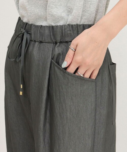 fredy emue（フレディエミュ）の「【低身長サイズ34有り】ライトシャンブレーデニムイージーパンツ（その他パンツ・レディース・ネイビー・34）」の18枚目の写真