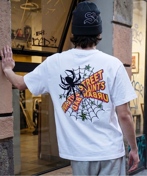 SPINNS（スピンズ）の「スパイダーバックプリント半袖Tシャツ/サガラ刺繍ロゴ/ワンポイント（Tシャツ/カットソー・メンズ・ホワイト/ブラック/ピンク/ウッドランド・ONESIZE）」の2枚目の写真