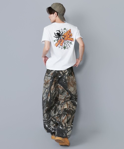 SPINNS（スピンズ）の「スパイダーバックプリント半袖Tシャツ/サガラ刺繍ロゴ/ワンポイント（Tシャツ/カットソー・メンズ・ホワイト/ブラック/ピンク/ウッドランド・ONESIZE）」の8枚目の写真
