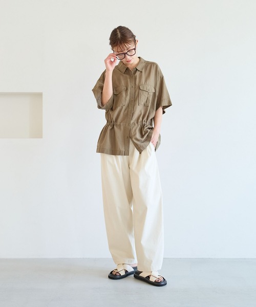 BAYFLOW（ベイフロー）の「[シルエットアレンジ可能]シアーサファリ半袖シャツ（シャツ/ブラウス・レディース・オフホワイト/カーキ/イエロー/チャコール・FREE）」の18枚目の写真