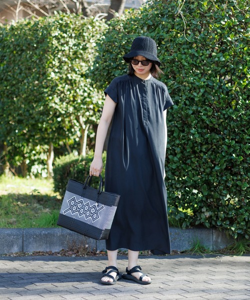 kuros'(クロス)の「【OJO DE MEX×kuros'別注】Plastico CAGO Tote Regular ROMBO ブラック×ホワイト M(かごバッグ・レディース・ブラック×ホワイト・MEDIUM)」の2枚目の写真