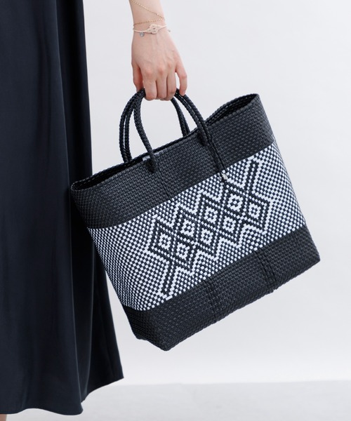 kuros'(クロス)の「【OJO DE MEX×kuros'別注】Plastico CAGO Tote Regular ROMBO ブラック×ホワイト M(かごバッグ・レディース・ブラック×ホワイト・MEDIUM)」の12枚目の写真