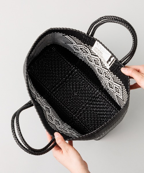 kuros'(クロス)の「【OJO DE MEX×kuros'別注】Plastico CAGO Tote Regular ROMBO ブラック×ホワイト M(かごバッグ・レディース・ブラック×ホワイト・MEDIUM)」の7枚目の写真