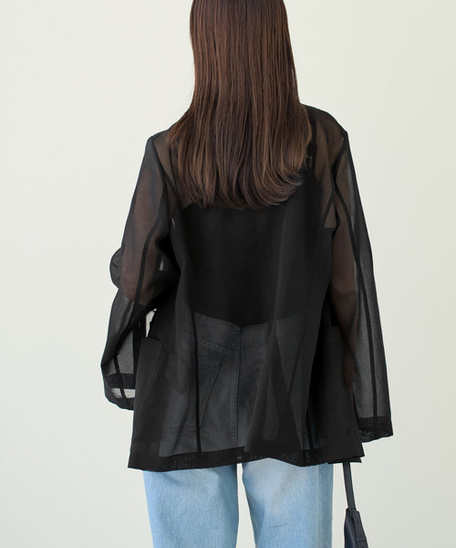 Noble(ノーブル)の「《追加・新色》スリットスリーブシアージャケット(テーラードジャケット・レディース・ベージュ/ブラック/サックスブルー・36/38)」の11枚目の写真