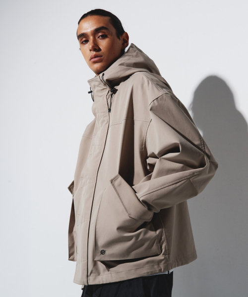 KALAPATTHAR(カラパタール)の「3 Layer Hard Shell Short-Jacket - BEIGE(ナイロンジャケット・メンズ・その他・MEDIUM/LARGE/SMALL)」の1枚目の写真