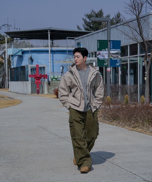 KALAPATTHAR(カラパタール)の「3 Layer Hard Shell Short-Jacket - BEIGE(ナイロンジャケット・メンズ・その他・MEDIUM/LARGE/SMALL)」の4枚目の写真