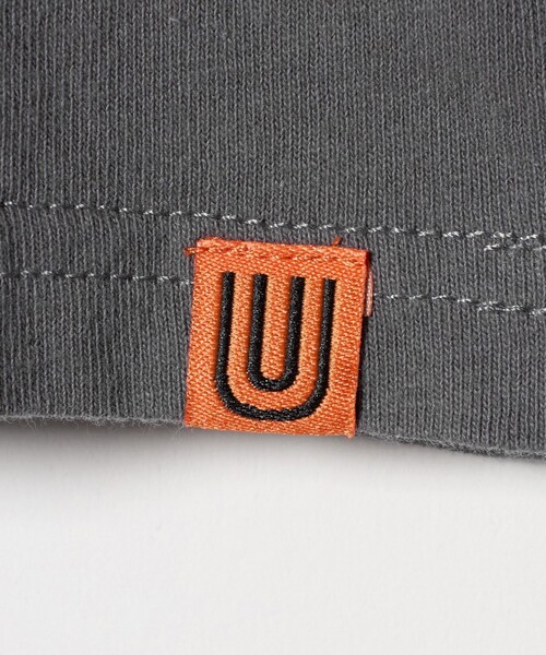 UNIVERSAL OVERALL(ユニバーサルオーバーオール)の「【別注】<UNIVERSAL OVERALL>ロゴ Tシャツ / キッズ 100cm-130cm(Tシャツ/カットソー・キッズ・グレー系/ブラック・S(120-130cm)/XS(100-110cm))」の7枚目の写真