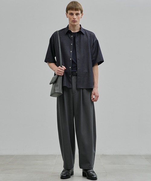 UNITED TOKYO(ユナイテッドトウキョウ)の「【温度調整素材】アウトラストデニム ショートスリーブシャツ |夏服/体温調整機能/イージーケア/伸縮性/防シワ(シャツ/ブラウス・メンズ・ブラック/ダークインディゴブルー・1/2)」の6枚目の写真