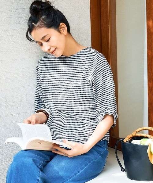 a.v.v（アーヴェヴェ）の「ボーダー楊柳袖デザインカットソー（Tシャツ/カットソー・レディース・ライトピンク/ネイビー/アイボリー・38/40）」の2枚目の写真
