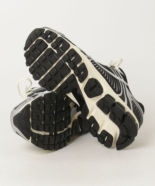 NIKE（ナイキ）の「NIKE/ナイキ ｽﾞｰﾑ ﾎﾞﾒﾛ 5（スニーカー・メンズ・ブラック・26cm/26.5cm/27cm/27.5cm/28cm/29cm/28.5cm）」の3枚目の写真