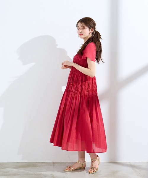 Rose Tiara（ローズティアラ）の「シャーリングマキシ丈ワンピース（ワンピース・レディース・ブラウン/レッド/ネイビー・38/42/46）」の9枚目の写真