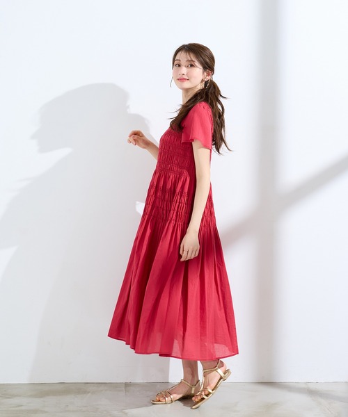 Rose Tiara（ローズティアラ）の「シャーリングマキシ丈ワンピース（ワンピース・レディース・ブラウン/レッド/ネイビー・38/42/46）」の10枚目の写真