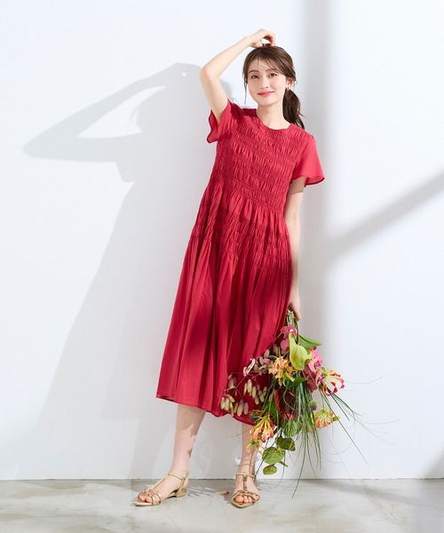 Rose Tiara（ローズティアラ）の「シャーリングマキシ丈ワンピース（ワンピース・レディース・ブラウン/レッド/ネイビー・38/42/46）」の15枚目の写真