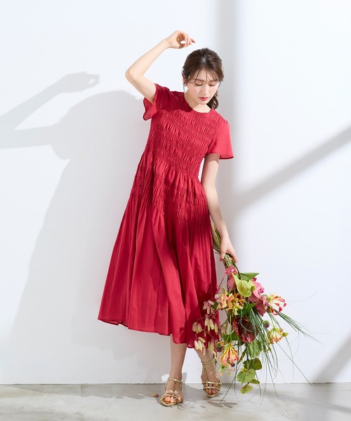 Rose Tiara（ローズティアラ）の「シャーリングマキシ丈ワンピース（ワンピース・レディース・ブラウン/レッド/ネイビー・38/42/46）」の16枚目の写真