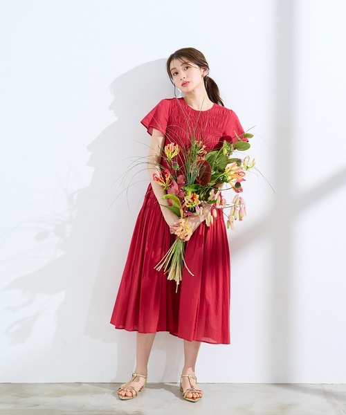 Rose Tiara（ローズティアラ）の「シャーリングマキシ丈ワンピース（ワンピース・レディース・ブラウン/レッド/ネイビー・38/42/46）」の18枚目の写真