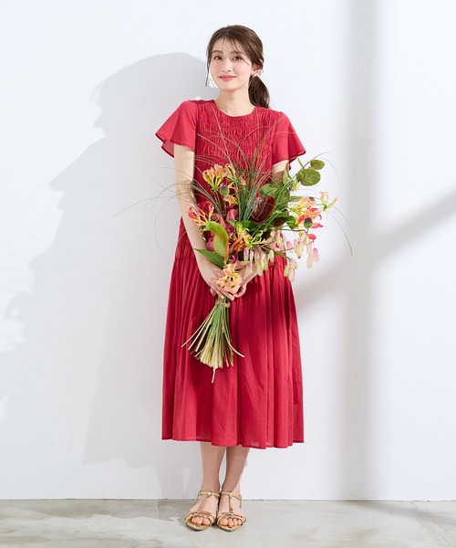 Rose Tiara（ローズティアラ）の「シャーリングマキシ丈ワンピース（ワンピース・レディース・ブラウン/レッド/ネイビー・38/42/46）」の20枚目の写真