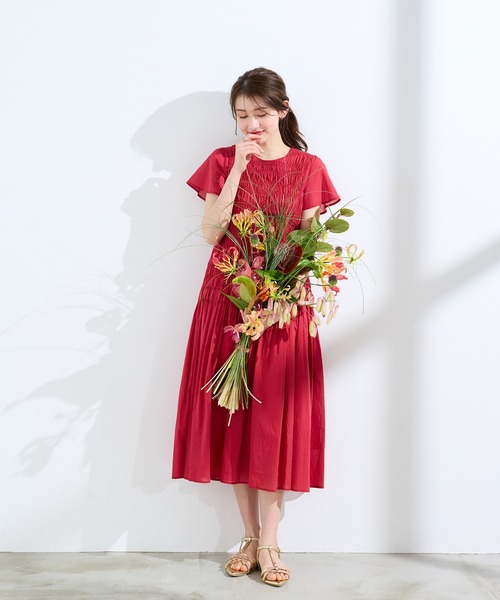 Rose Tiara（ローズティアラ）の「シャーリングマキシ丈ワンピース（ワンピース・レディース・ブラウン/レッド/ネイビー・38/42/46）」の21枚目の写真