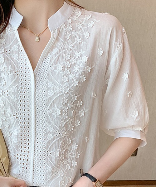 mielu(ミエル)の「Vネック花柄レースブラウス(シャツ/ブラウス・レディース・ホワイト・LARGE/MEDIUM)」の2枚目の写真