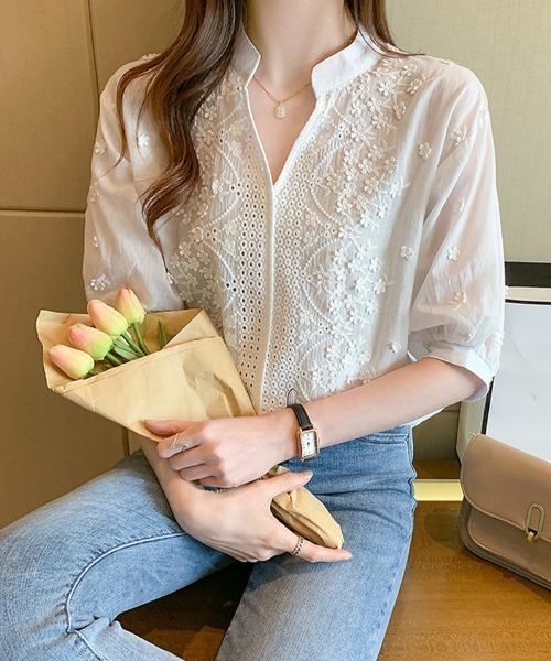 mielu(ミエル)の「Vネック花柄レースブラウス(シャツ/ブラウス・レディース・ホワイト・LARGE/MEDIUM)」の4枚目の写真