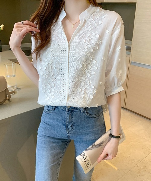 mielu(ミエル)の「Vネック花柄レースブラウス(シャツ/ブラウス・レディース・ホワイト・LARGE/MEDIUM)」の5枚目の写真